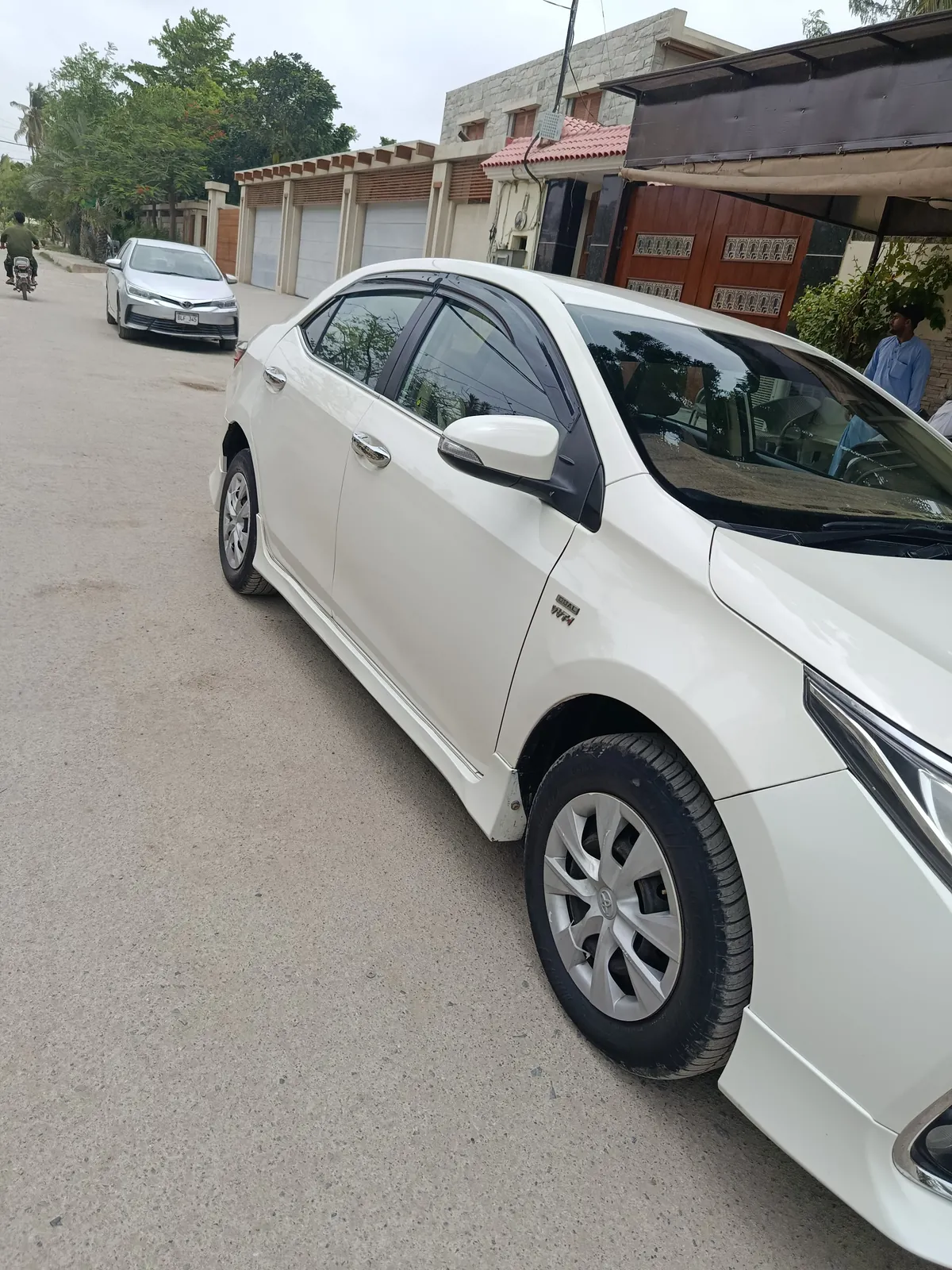 Corolla BNW-404, three-quarter view